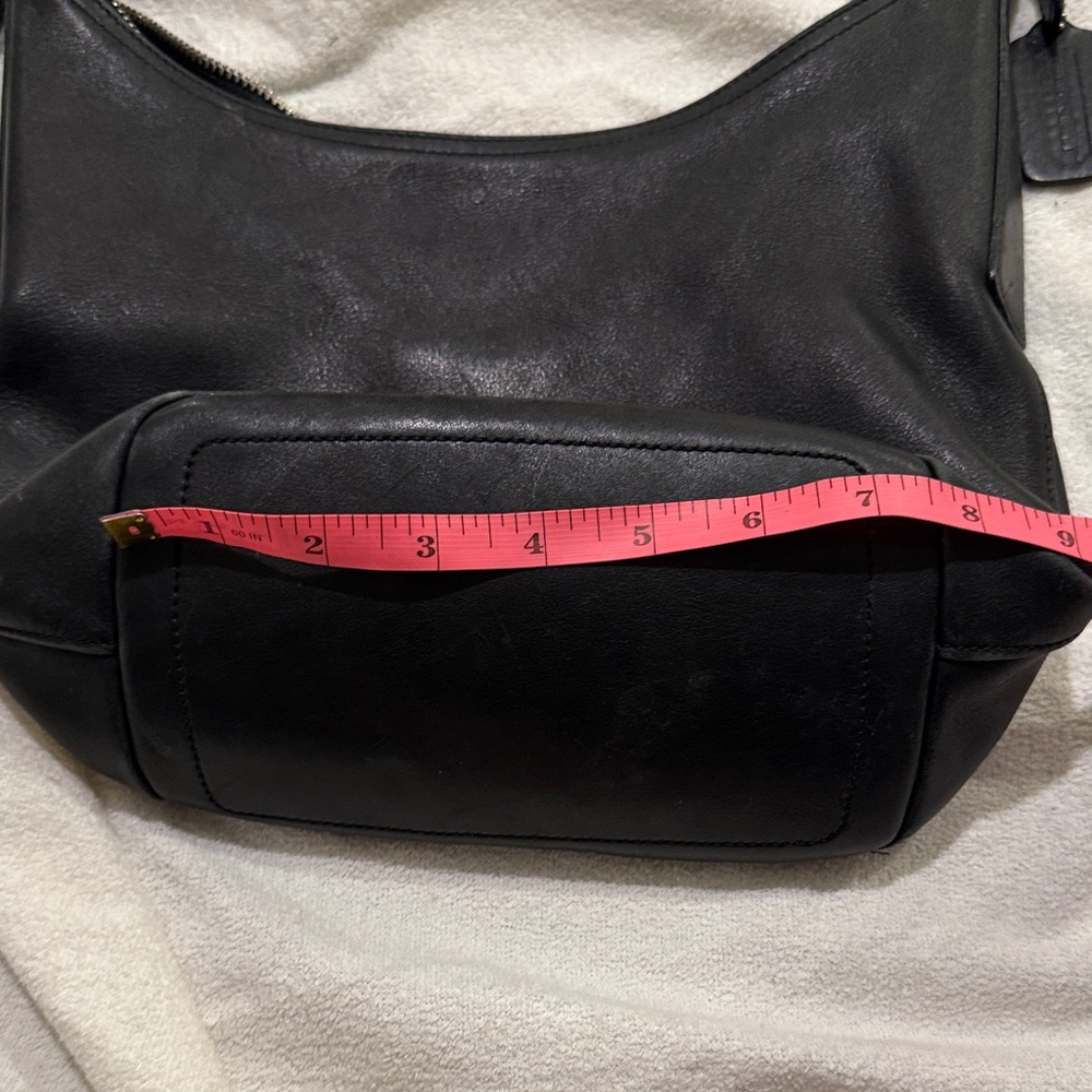 Coach Elegant Black Leather Shoulder Bag - Picture 4 of 8